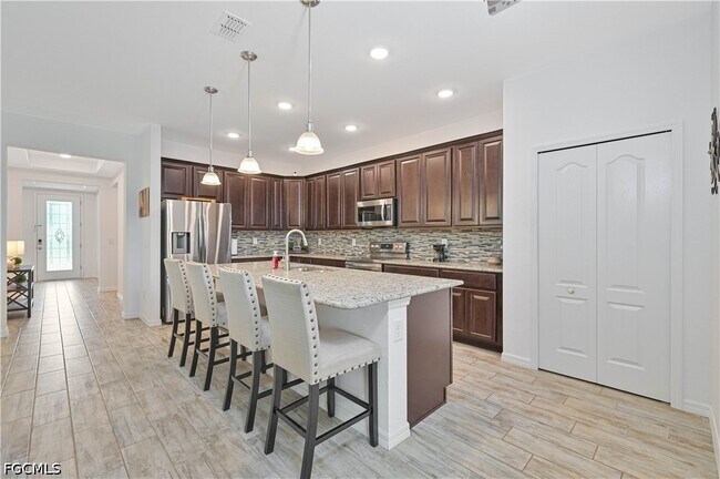Building Photo - 8784 Cascade Price Cir