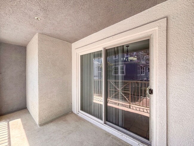 Building Photo - SD: Bright 2BD/2.5BA Townhome in Point Loma with Fireplace, Private Balcony & Tandem Garage