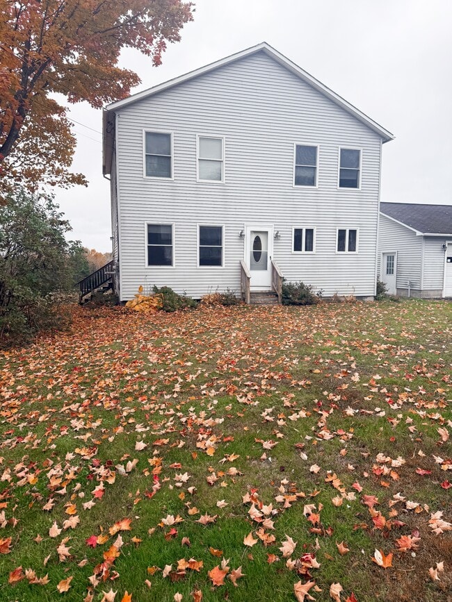 Building Photo - 167 Main St