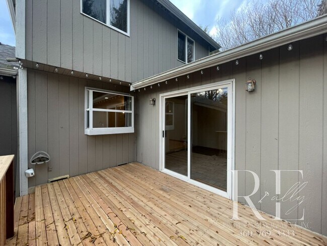 Building Photo - Stunning 3-Bedroom Home with Vaulted Ceilings, RV Parking & Fenced Yard!