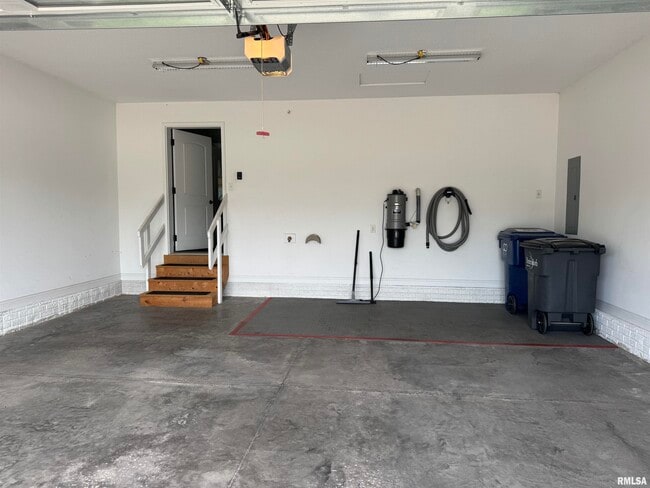 Building Photo - 3011 Belmont Pl