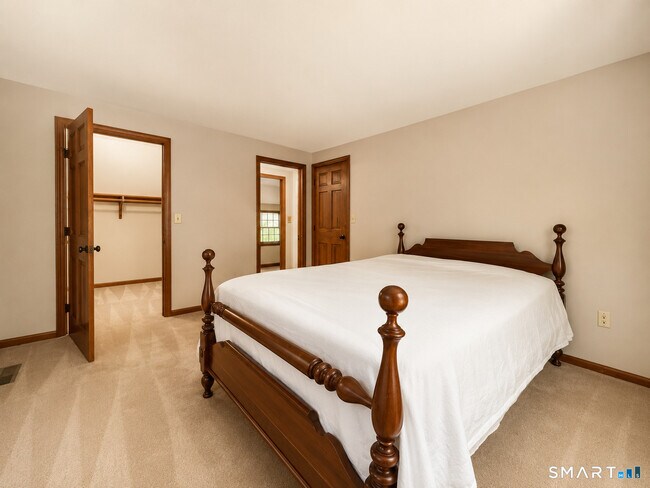 Building Photo - 9 Bobolink Ln