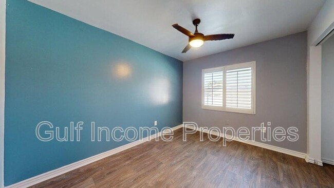 Building Photo - 354 5th St Ct E