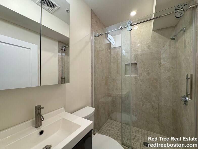 Building Photo - 1616 Beacon St