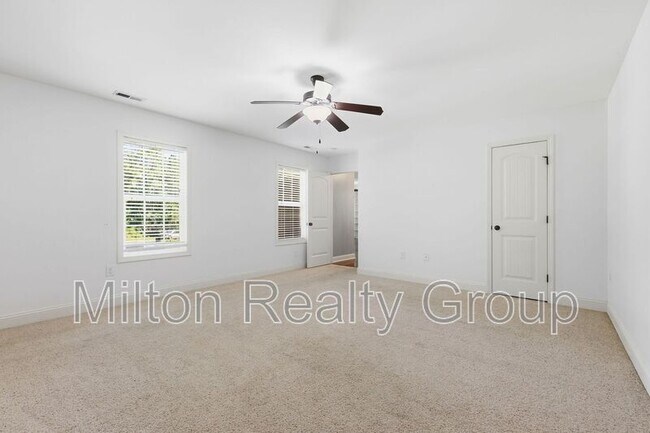 Building Photo - 80 Valor Cir