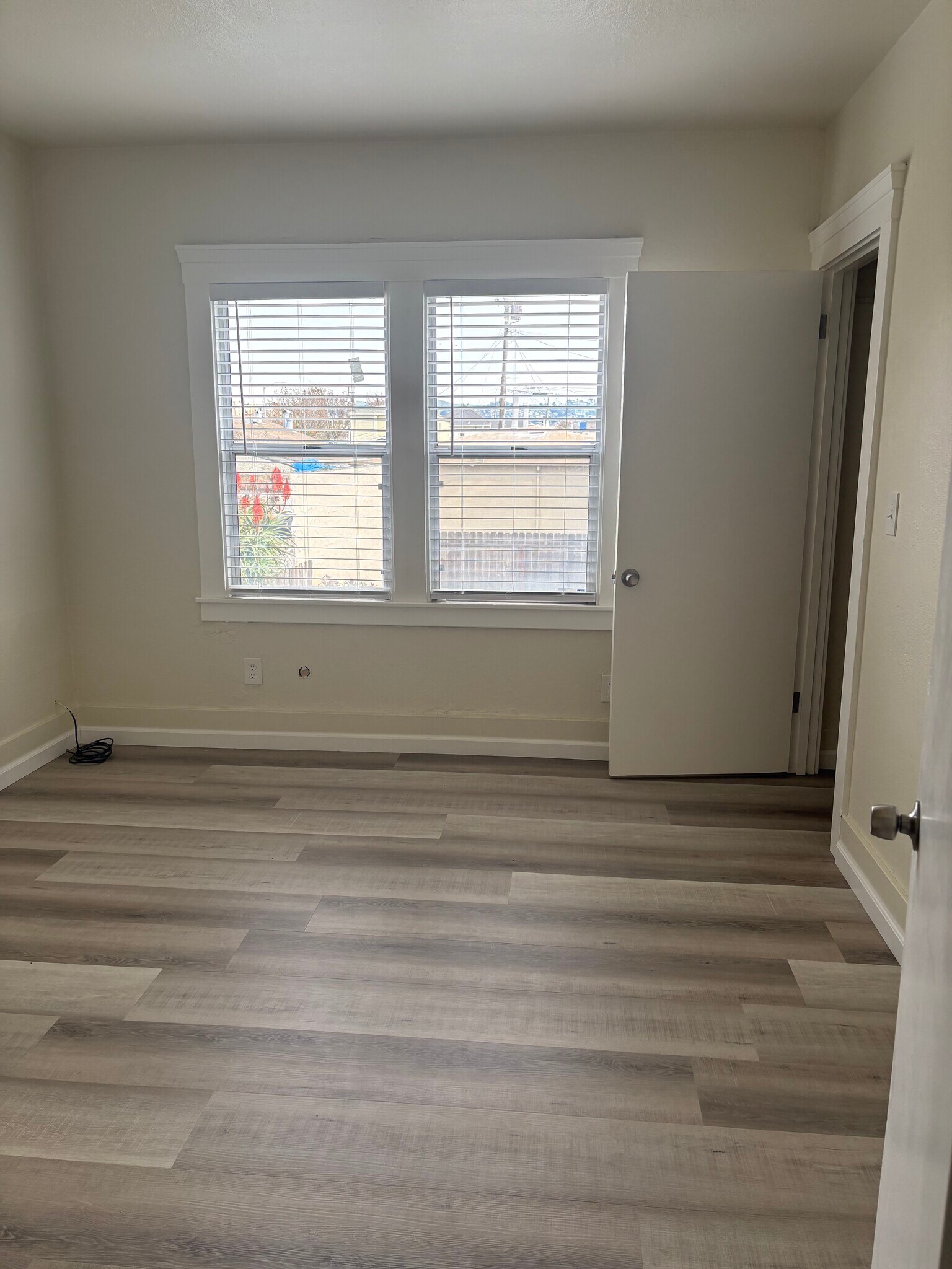 Building Photo - 242 16th St