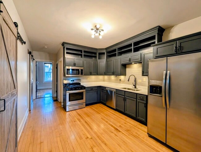 Building Photo - 3334 S May St