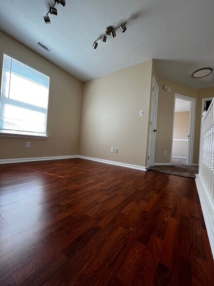 Building Photo - 9240 Crossing Dr