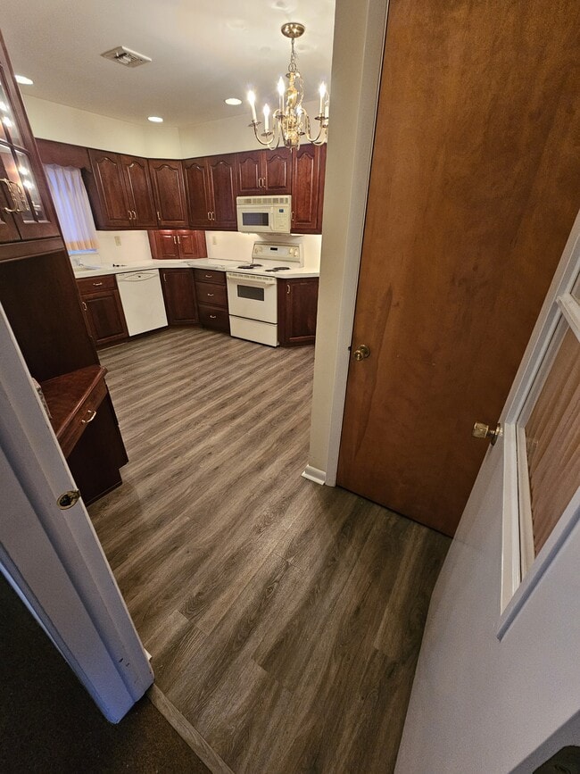 Building Photo - 5 Birch Dr