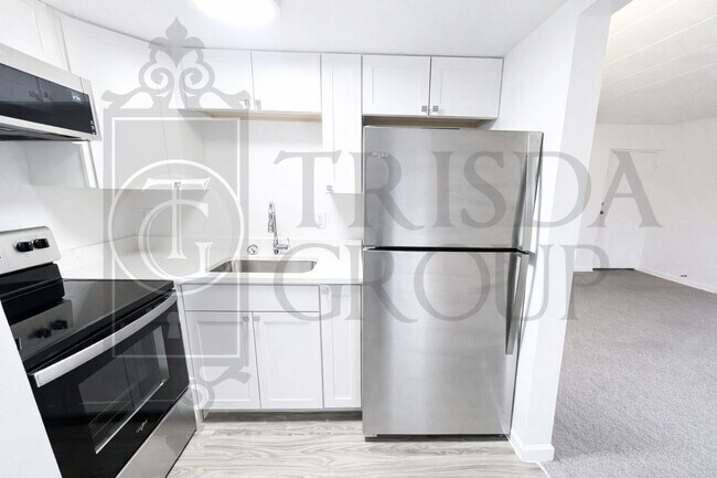 Building Photo - Move In Ready! North Hills School District, Parking, Updated 2 BR, Quartz Countertops, AC, Laundr...