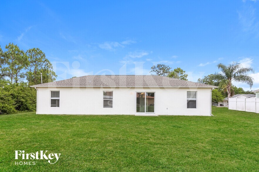 Building Photo - 11092 Vanessa Ave