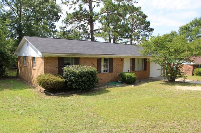 Building Photo - Charming 3 Bedroom, 1.5 Bath Home with Gar...