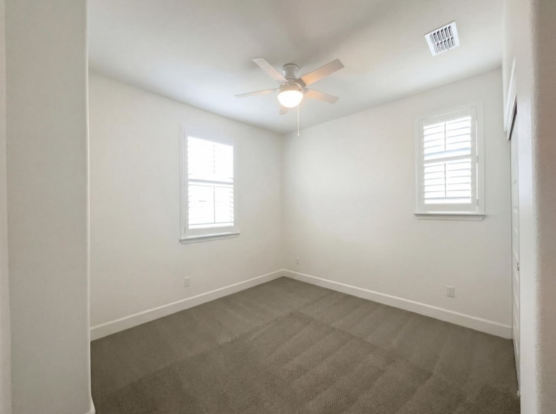 Building Photo - 2153 Lake Range Wy