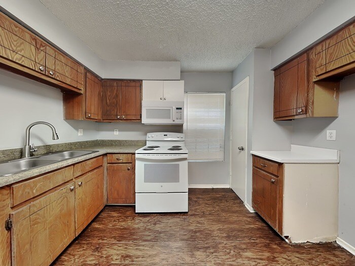 Building Photo - 1101 Bronner Dr