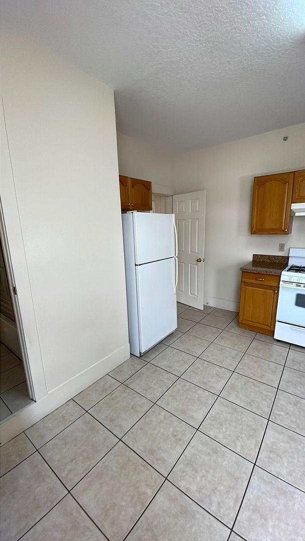 Building Photo - Spacious 2/2 Apartment in Heart of Umatilla!
