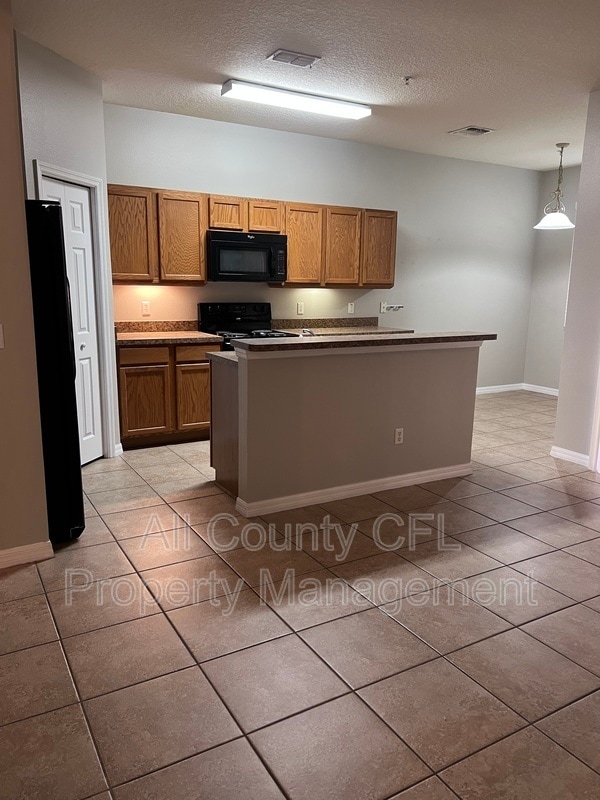 Building Photo - 2740 Oakwater Dr