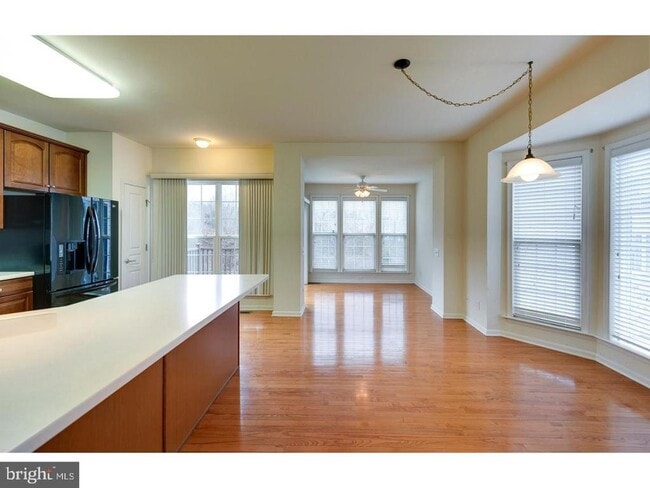 Building Photo - 256 Hudson Dr