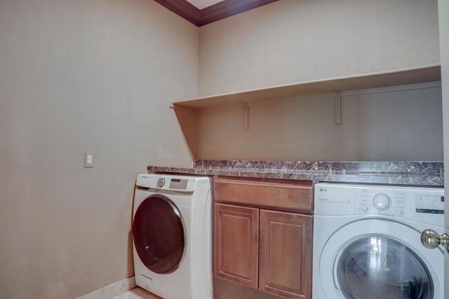 Building Photo - 10151 Arkell Ct