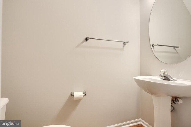 Building Photo - 8 Katurah Ln