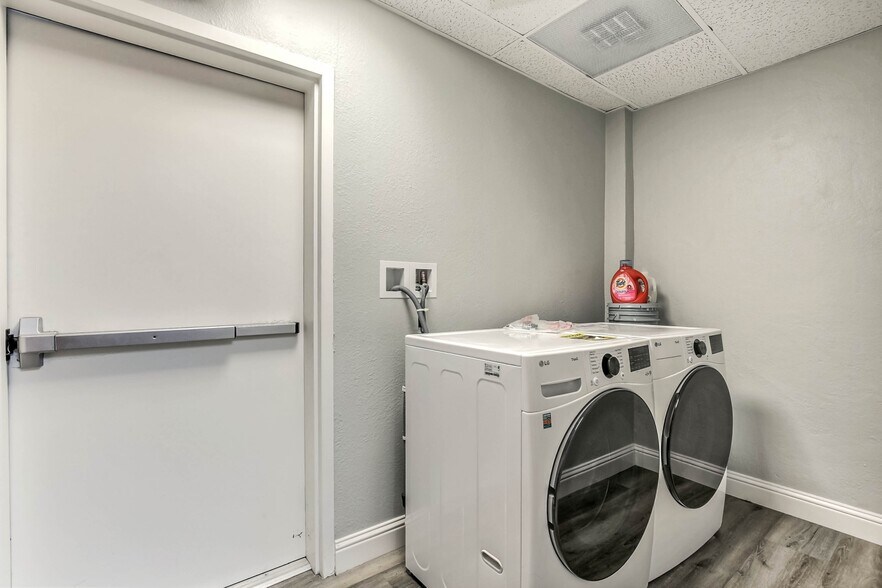 Building Photo - 148 E Iowa Ave