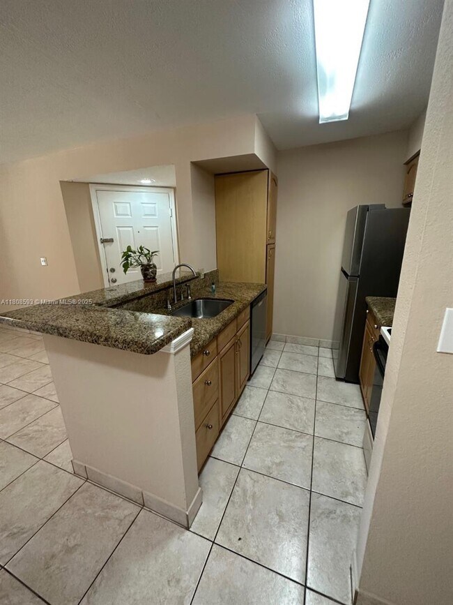 Building Photo - 2846 S University Dr