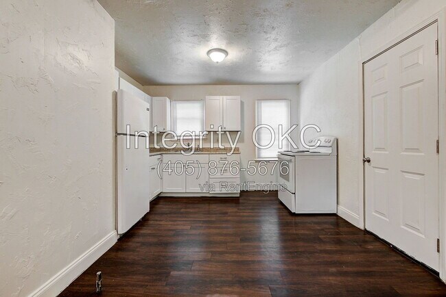 Building Photo - 2321 McCracken Dr