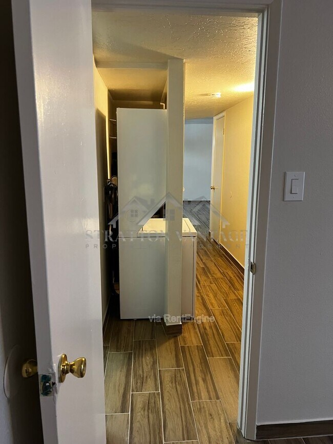 Building Photo - 424 W Brown Rd