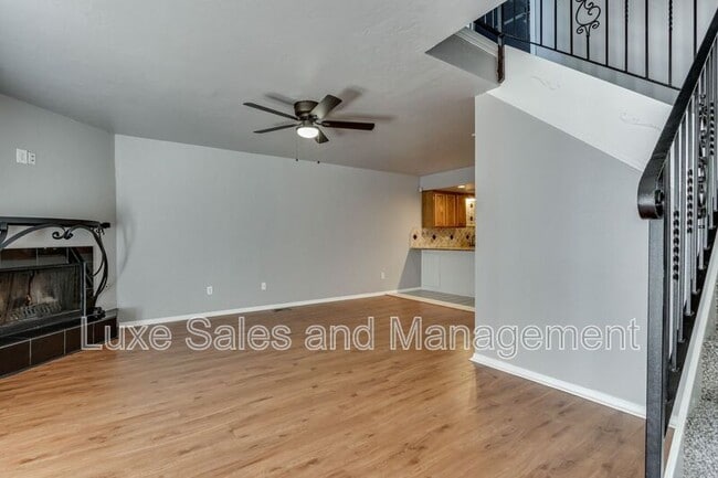 Building Photo - 13813 Fairhill Ave