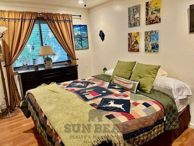 Building Photo - Adorable 2 Bedroom - Central Incline! 1 Do...