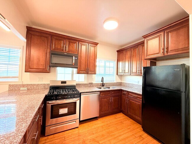 Building Photo - 1536 4th Ave