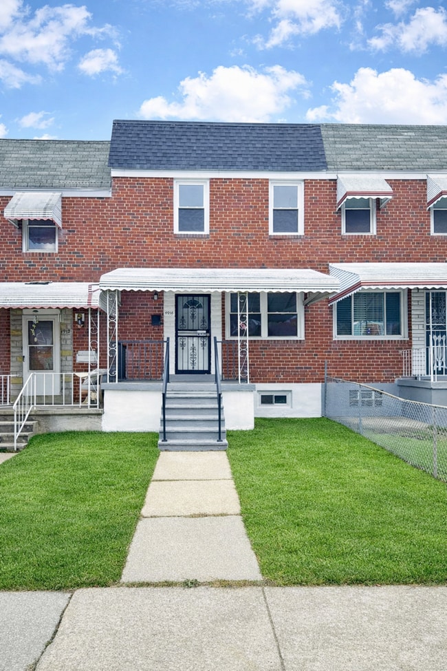 Building Photo - Updated 3BR Home with Bonus Lower-Level Space & Off-Street Parking
