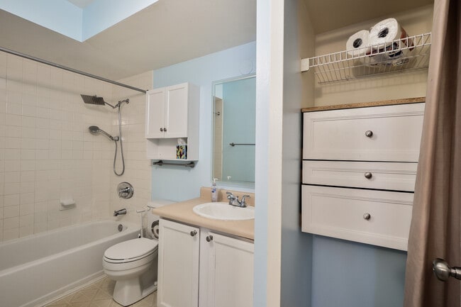 Building Photo - 4682 White Rock Cir