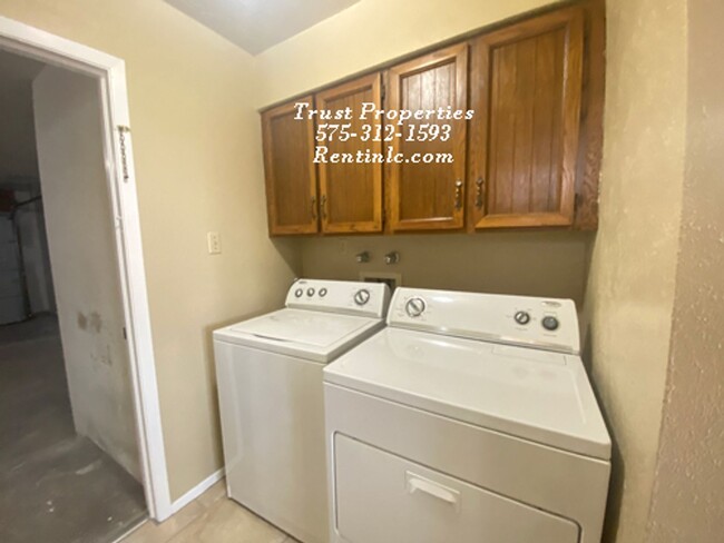 Building Photo - Remodeled 3/2 on Cul-de-Sac