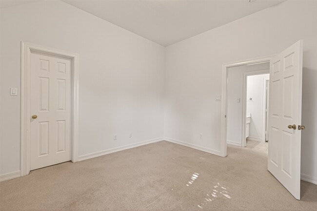 Building Photo - 2007 Baycliff Ct