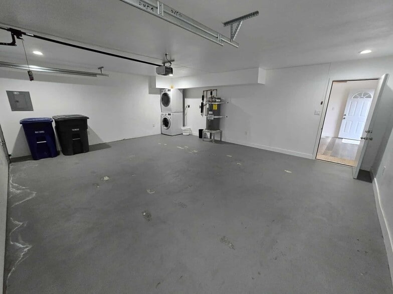 Building Photo - 534 R Ave