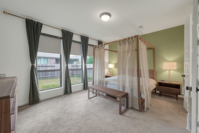 Building Photo - 647 Sand Branch Dr