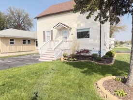 Building Photo - 9351 Kennedy Ave