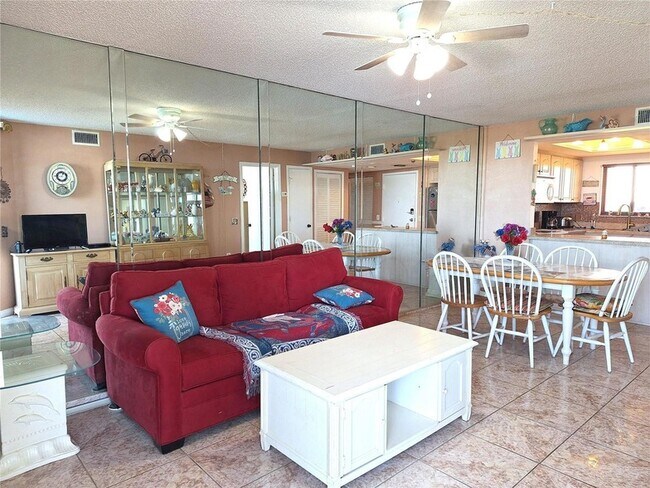 Building Photo - 6009 Sea Ranch Dr