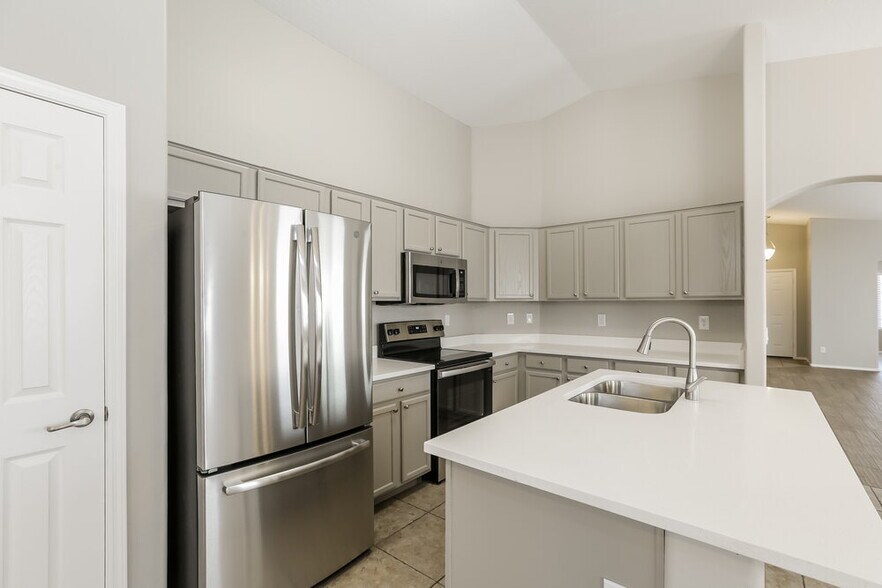 Building Photo - 3129 W Sunland Ave