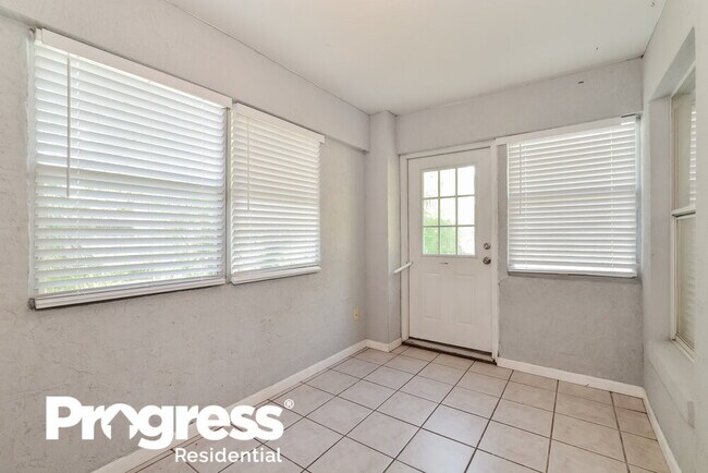 Building Photo - 2337 Donegan Pl