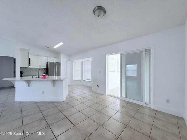 Building Photo - 2473 Largo Ave