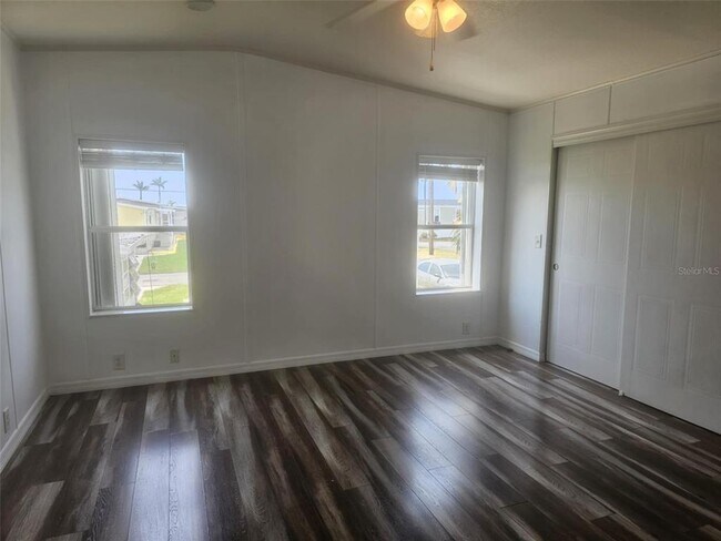 Building Photo - 330 3rd St Dr W