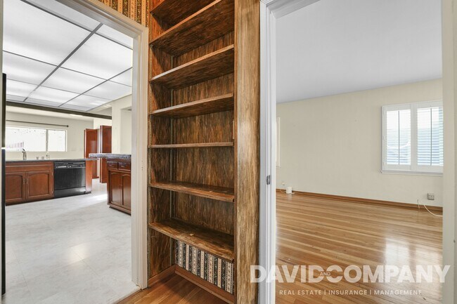 Building Photo - 6225 W 77th St