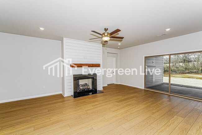 Building Photo - 301 Pond Spg Dr