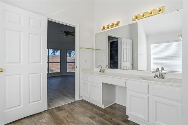 Building Photo - 1602 Meadow Park Dr