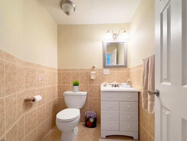 Building Photo - 9801 Ventnor Ave