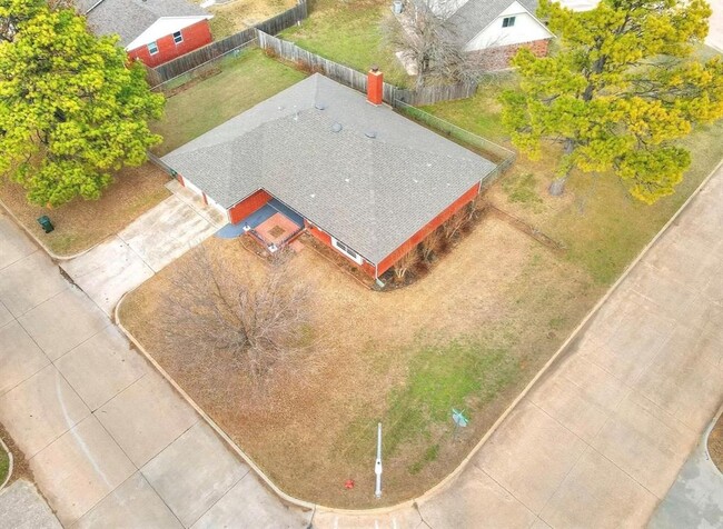 Building Photo - 721 Claremont Dr