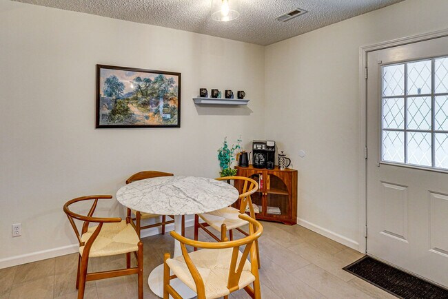 Building Photo - 2630 Kantz Dr