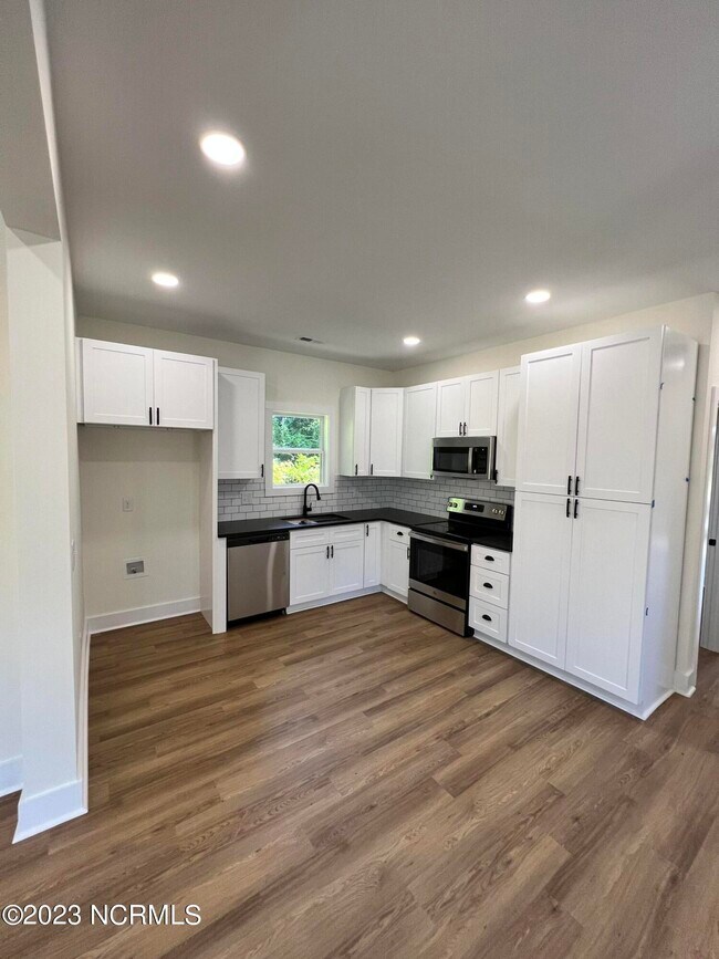 Building Photo - 4105 Peachtree Ave