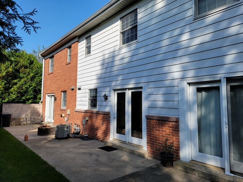 Building Photo - 116 Garden Ave